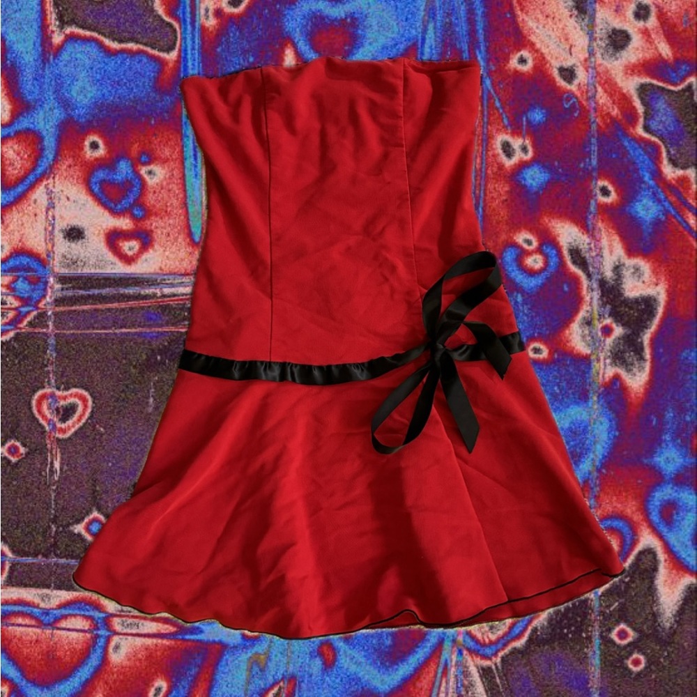 Strapless super cute mini dress with ribbon